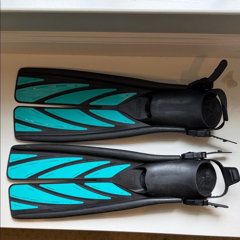 Black and Teal Scuba Fins